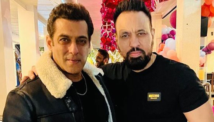 Salman and his bodyguard Shera—Photo: File