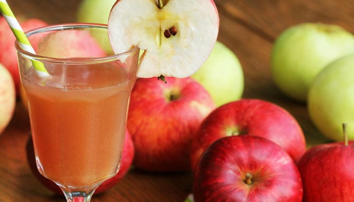 سیب کو کھانے یا اس کا جوس پینے سے بھی قبض سے نجات ممکن ہے / فائل فوٹو