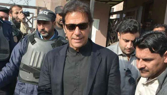 جی اب عمران خان بہتری محسوس کر رہے ہیں: وکیل بابر اعوان/فوٹوفائل