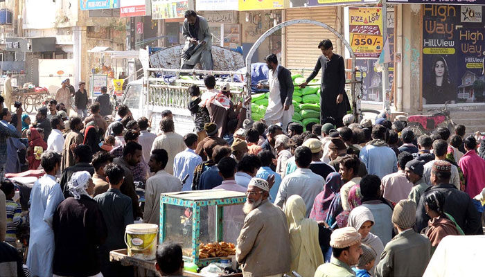 سستے آٹے کیلئے دھکم پیل کے واقعات وفاقی اور صوبائی حکومتوں کیلئے واضح تنبیہ ہیں: انسانی حقوق کمیشن برائے پاکستان— فوٹو: آئی این پی