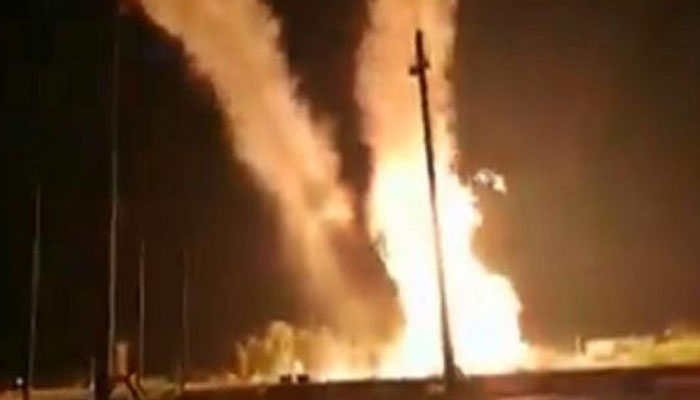 بولان کے علاقے سراج آباد میں گزشتہ رات 8 بجے نامعلوم افراد نے 12 انچ گیس پائپ کو لائن دھماکا خیز مواد سے تباہ کردیا/ فائل فوٹو