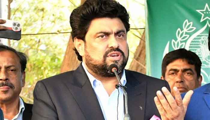 کراچی کے لوگ تفریح سے محروم ہو چکے تھے، شہر میں جہاں زمینوں پر قبضے تھے سب ختم کیے جا رہے ہیں: کامران ٹیسوری۔ فوٹو فائل