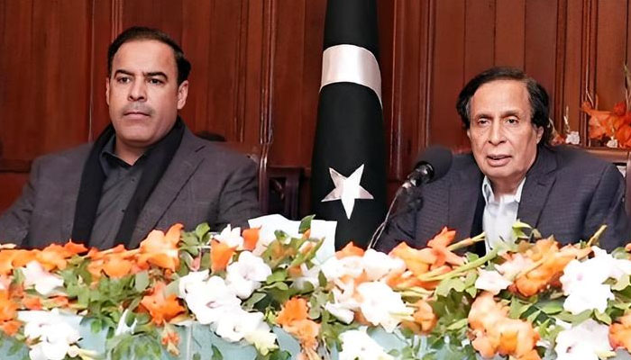 محمد خان بھٹی کا وزیراعلیٰ آفس سے تبادلہ کردیا گیا جس کا نوٹیفکیشن جاری کردیا گیا— فوٹو:فائل