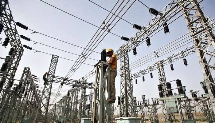 ملک بھرمیں این ٹی ڈی سی کے 1112 گرڈ اسٹیشنز پربجلی بحال کردی گئی ہے، بجلی کی موجودہ پیداوار 9 ہزار 704 میگاواٹ ہے: وزارت توانائی/ فائل فوٹو