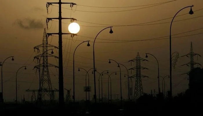 بجلی بحالی کے بعد گلستان جوہر بلاک 8 میں ایک بار پھر لوڈ شیڈنگ ہوئی ہے—فوٹو: فائل