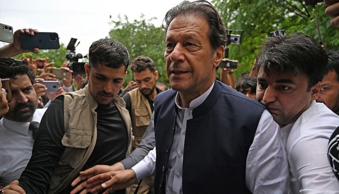 آپ کا وکالت نامہ اس کیس میں کیوں نہیں ہے؟ عدالت کا عمران خان کے وکیل سے استفسار/ فائل فوٹو