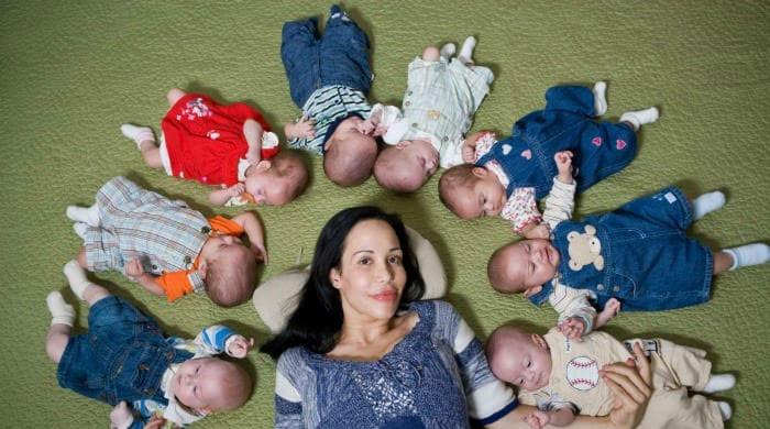 دنیا میں پہلی بار بیک وقت پیدا ہونے والے 8 بچے اب کیسے ہیں؟
