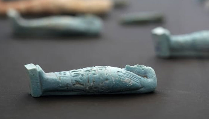 ممی کیساتھ مجسمے، مٹی کے برتن دیگر اشیاء بھی ملی ہیں—فوٹو سی این این
