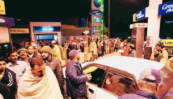 Petroleum products are available at only 20 percent of petrol pumps in Gujranwala—Photo: File