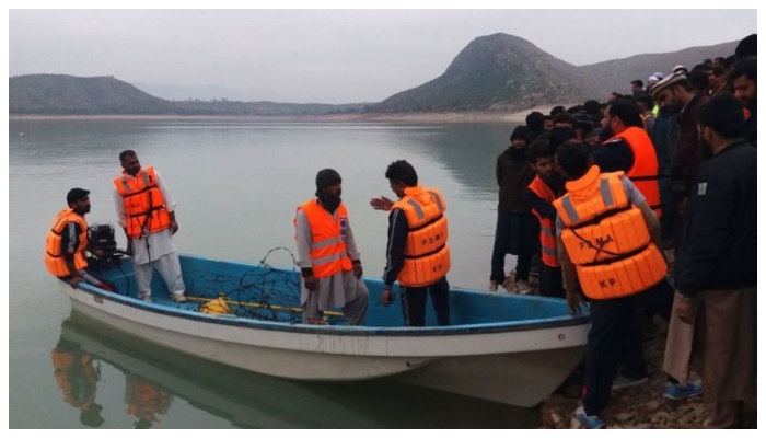 تاندہ ڈیم میں کشتی اُلٹنے سے 50 سے زائد بچے اور ملاح ڈوب گئے تھے __فوٹو: سوشل میڈیا