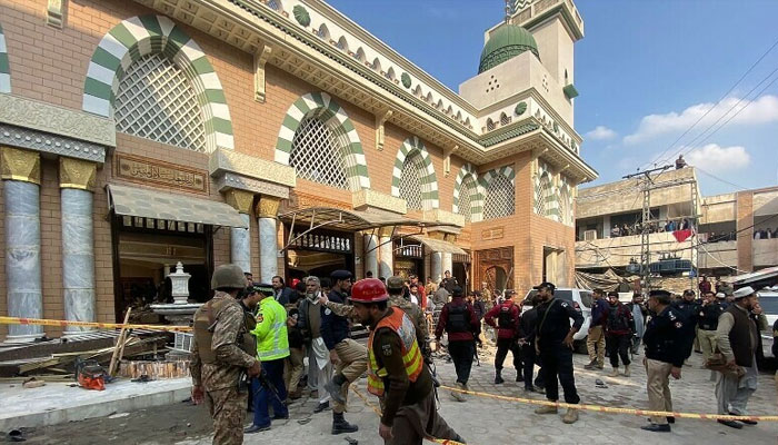 Evidence of a suicide attack was found at the scene, after the explosion, the roof of the mosque collapsed due to the collapse of the pillars and caused more damage: Report / Photo by AFP