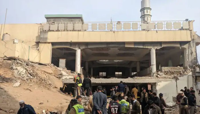 جمعہ کے روز سخت سکیورٹی کی وجہ سے خودکش حملہ آور جمعہ کو مسجد کے قریب سے واپس چلا گیا/ فوٹو اے ایف پی