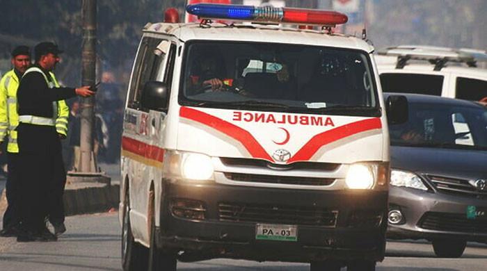 کوہاٹ: انڈس ہائی وے پر حادثہ، تین خواتین اور دو بچوں سمیت 17 افراد جاں بحق