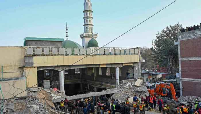 حملہ آور کے جسمانی اعضاء اور ہیلمٹ مسجد کے ملبے سے ملے ہیں: سی سی پی او پشاور۔ فوٹو فائل