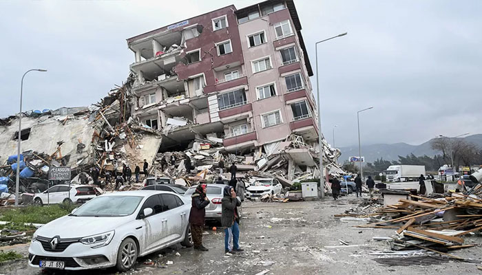 ترکیہ میں زلزلے سے ہونے والی تباہی اور اس سے پہلے کی تصاویر کا موازنہ کرکے نقصانات کا اندازہ لگایا جاسکتا ہے/ فوٹو بی بی سی
