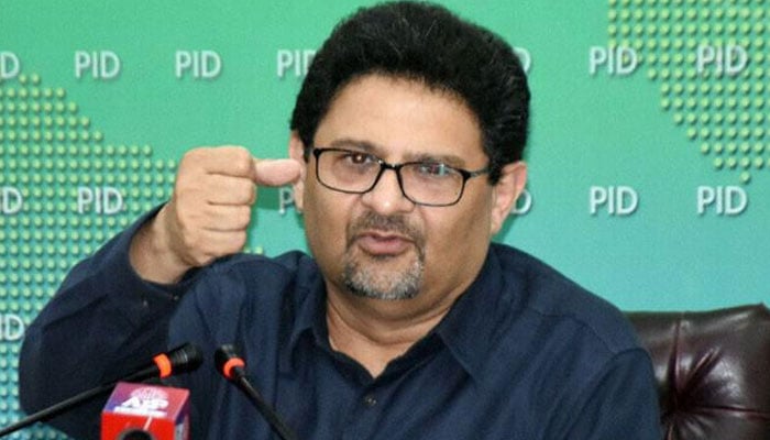 میں نے پارٹی پالیسی کے خلاف بات کی ہے، اس لیے تنقید ہورہی ہے: سابق وزیر خزانہ— فوٹو:فائل