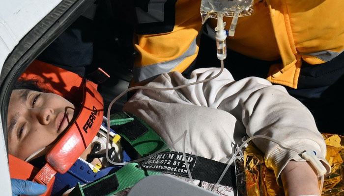 A 17-year-old girl was pulled alive after 10 days from the ruins of a house in Qharaman Marash, Turkey / Photo Social Media