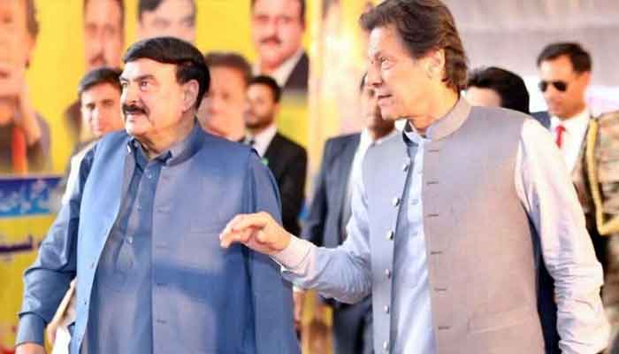 عمران خان نے مجھے سگار کا ڈبہ دیا ہے، عمران خان نے شاید زندگی میں پہلی مرتبہ کسی کو سگار کا ڈبہ دیا ہے: شیخ رشید۔ فوٹو فائل