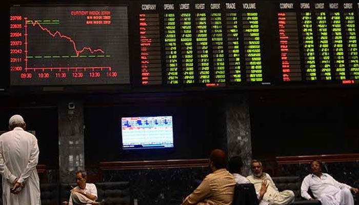 The 100 index remained in a band of 545 points during the business day at the Pakistan Stock Exchange—Photo: File