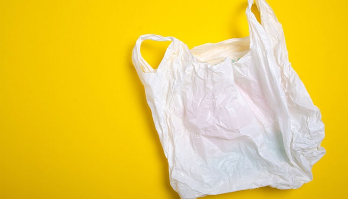 پلاسٹک بیگ کو پھینکنے کی بجائے ان کاموں کیلئے استعمال کریں / فائل فوٹو