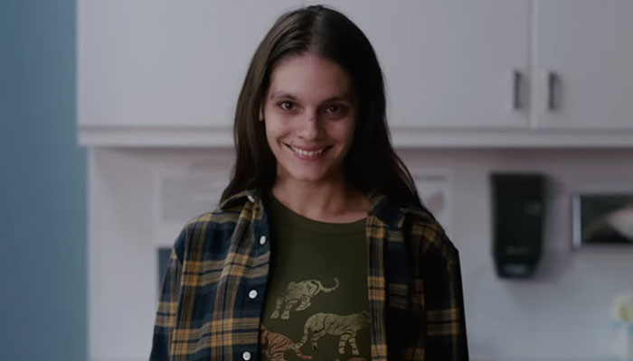 Caitlin Stasey plays Laura in the film / screenshot