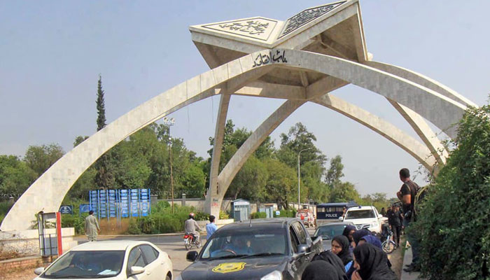 قائداعظم یونیورسٹی میں طلبہ کے دو گروپوں میں تصادم کے نتیجے میں 12 طالبعلم زخمی ہوئے تھے— فوٹو:فائل