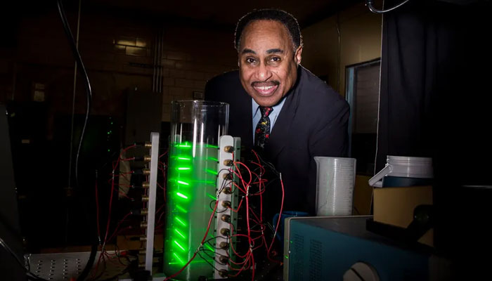Ronald Mallett with his device Ring Laser / Photo courtesy of Bloomberg