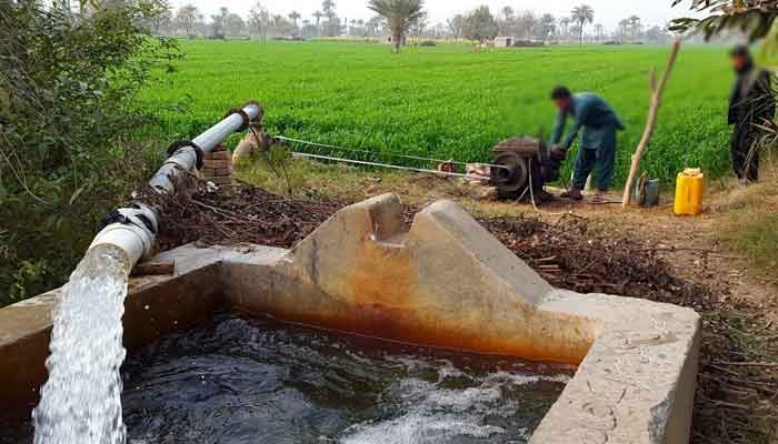 وفاقی حکومت نے آئی ایم ایف کی شرائط پر کسان پیکج کے تحت بجلی پر دی جانے والی سبسڈی ختم کر دی۔ فوٹو فائل