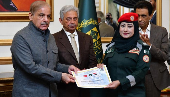 ہماری سرچ اینڈ ریسکیو ٹیموں کی ترکیہ اور شام میں خدمات کوپاکستان میں عوام نے سراہا: شہباز شریف— فوٹو: پی ایم ایل این