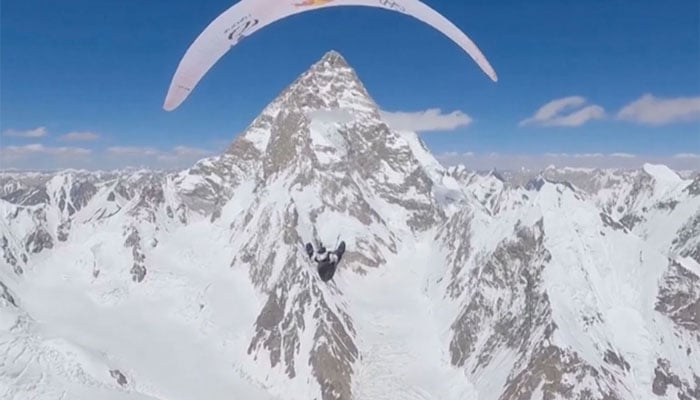 Paragliders from Belgium and Spain made this flight / screenshot