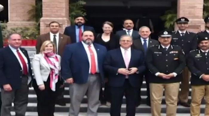 امریکی سفیر کی زیر قیادت وفد کا سینٹرل پولیس آفس پشاور کا دورہ