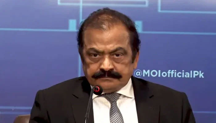 فیض حمید نے مجھ سے بھی سفارش کی تھی لیکن میں نے وہ تقرری نہیں کی البتہ بعد میں وہ صاحب جج لگ ہی گئے: وزیر داخلہ— فوٹو: فائل