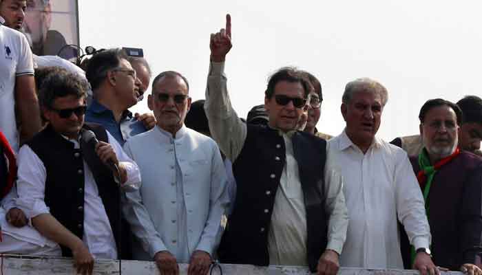 یہ لوگ مجھے نااہل کریں یا گرفتار، میچ ہم جیت چکے ہیں، یہ زبردستی گراؤنڈ میں کھیل رہے ہیں: چیئرمین پی ٹی آئی۔ فوٹو فائل