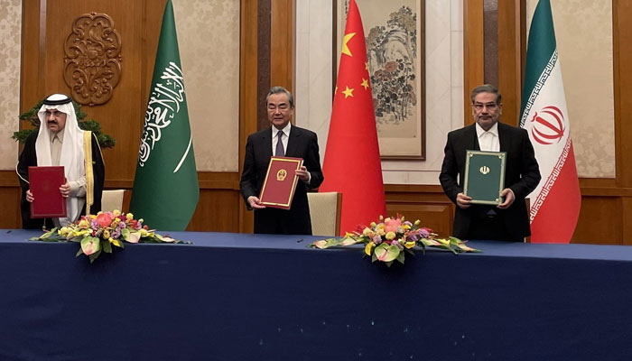 یہ معاہدہ چین کے دارالحکومت بیجنگ میں ہونے والے مذاکرات کے بعد سامنے آیا، چین کی ثالثی میں سعودی عرب اور ایران نے تعلقات کی بحالی پر اتفاق کرلیا ہے— فوٹو: سوشل میڈیا