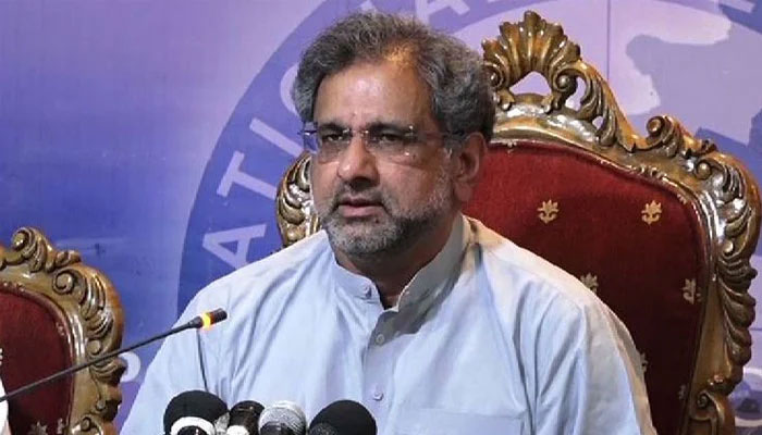 عمران خان نے پہلے تحفہ بیچا پھر توشہ خانہ کو رقم ادا کی، آپ پہلے گھڑی بیچ دیں اور پھر توشہ خانہ سے حاصل کریں یہ غلط ہے: سابق وزیراعظم— فوٹو: فائل