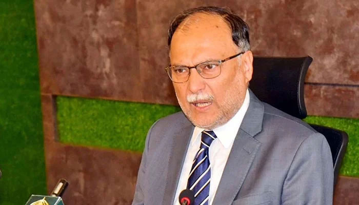 By law, there was no need to pay extra, but I am paying voluntarily to end the charge of taking an unfair advantage: Federal Minister - Photo: File