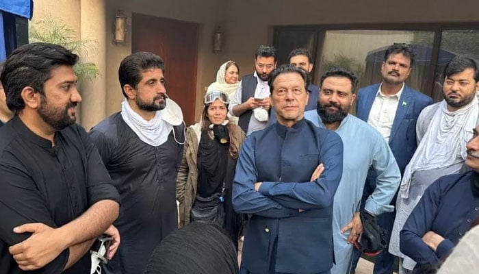 عمران خان اپنے حقوق کھو چکے ہیں، عمران کے رویےکی روشنی میں وارنٹ گرفتاری محض انڈر ٹیکنگ کی بنیاد پر خارج نہیں کیے جاسکتے: جج ظفر اقبال— فوٹو: فائل