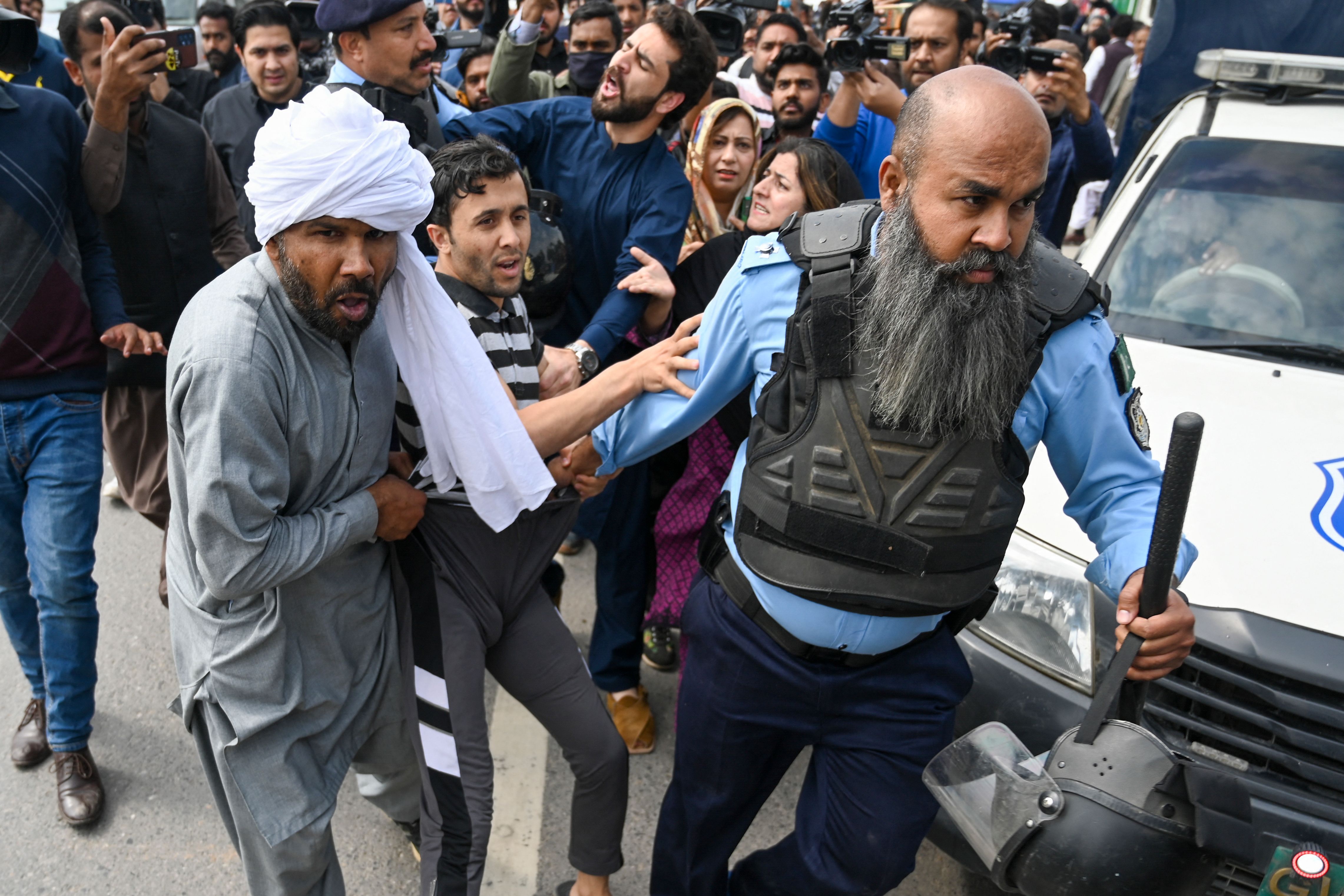Meanwhile, the police also detained many people — Photo: AFP