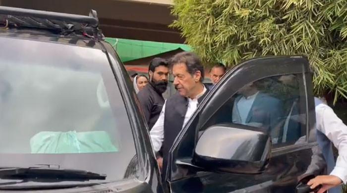  توشہ خانہ کیس میں پیشی: عمران خان کا قافلہ سری نگر ہائی وے پہنچ گیا