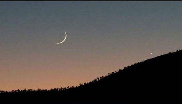 22 مارچ کو مغرب کے وقت چاند کی عمر 20 گھنٹے سے زائد ہوگی، غروب آفتاب 6 بج کر 41 منٹ جب کہ غروب قمر 7 بج کر 32 منٹ پر ہوگا/ فائل فوٹو