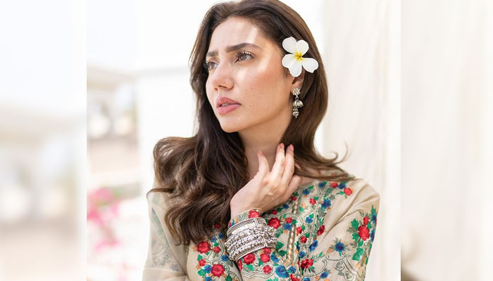 In fact, honesty among people has become very less, very few people are honest with their work, I wish that whoever comes will be honest: Mahira—Photo: Instagram/Mahira Khan