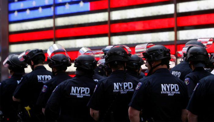 سماعت کے موقعے پر نیویارک پولیس ڈیپارٹمنٹ کے تمام افسران کو با وردی ہوکر ڈیوٹی کیلئے تیار رہنے کے احکامات جاری کر دیے گئے: غیر ملکی میڈیا— فوٹو: فائل