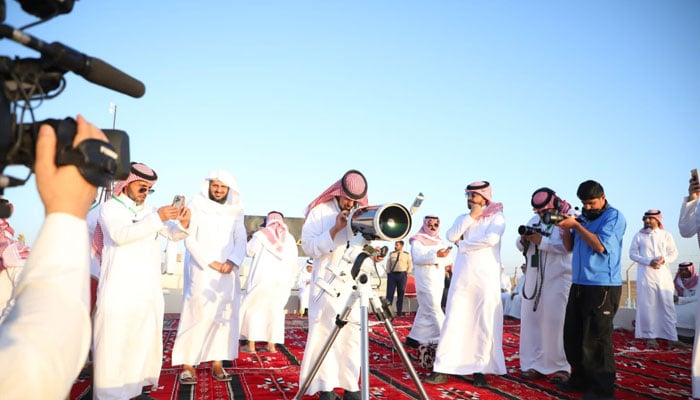 سعودی سپریم کورٹ نے شہریوں سے رمضان المبارک کا چاند دیکھنے کی اپیل کی تھی— فوٹو: سعودی میڈیا