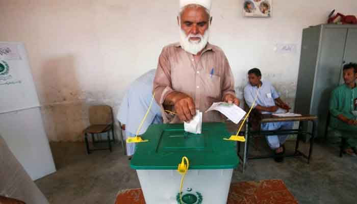 الیکشن کمیشن نے انتخابات ملتوی کرنے کا با ضابطہ حکم نامہ جاری کر دیا— فوٹو:فائل