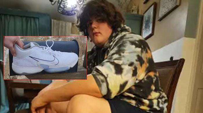 14 سالہ بیٹے کیلئے ماں کو 23  نمبر سائز کے جوتے کی تلاش