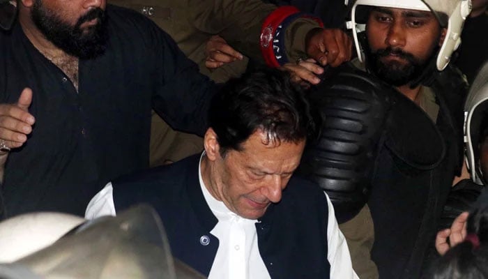 سی ٹی ڈی نے عمران خان اور دیگر افراد کو 18 مارچ کو درج مقدمات میں شامل تفیش ہونے کی ہدایت کی— فوٹو: فائل