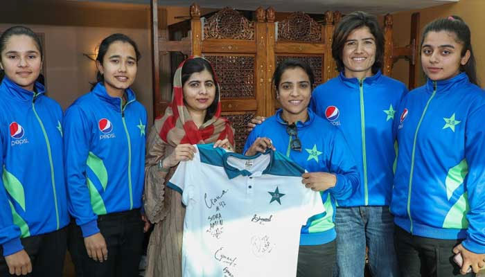گزشتہ برس لاہور آمد کے موقع پر ملالہ یوسفزئی نے ویمن کرکٹرز سے خصوصی طور پر ملاقات بھی کی تھی۔ فوٹو فائل