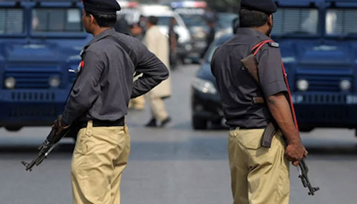 کوئٹہ سے کراچی منشیات اسمگل کرنے کے الزام میں کوئٹہ پولیس کے دو اہلکار اور ساتھیوں کو گرفتار کرلیا گیا/ فائل فوٹو