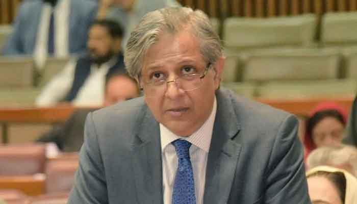شاید اسی بہانے ہماری ساری سپریم کورٹ اکھٹی بیٹھ کر آئینی و قانونی غلطیوں کو درست کرے: وزیر قانون کا قومی اسمبلی میں اظہار خیال۔ فوٹو فائل