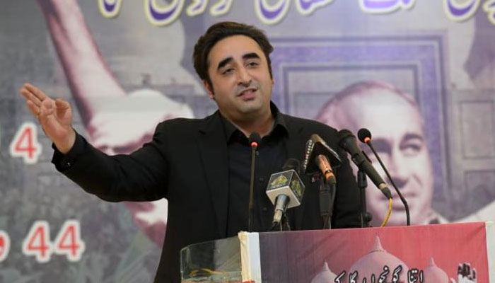 آئینی بحران چلتا رہا تو نہ ہم ہوں گے، نہ شہباز ، نہ خان صاحب ہوں گے، نفرت کی سیاست کی قیمت سب کو بھگتنا پڑے گی: ذوالفقار علی بھٹو کی برسی پر خطاب— فوٹو: پی پی پی